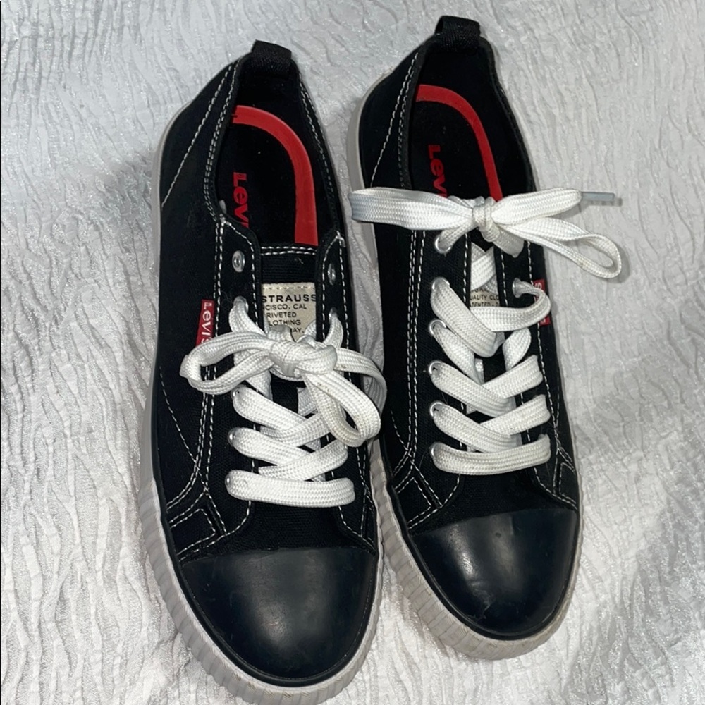 Levi's  Sneakers women size 7 - Picture 2 of 6